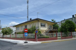 Casa completa e independiente en centro de Melide